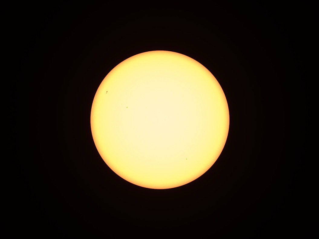 Helle Sonne mit Flecken